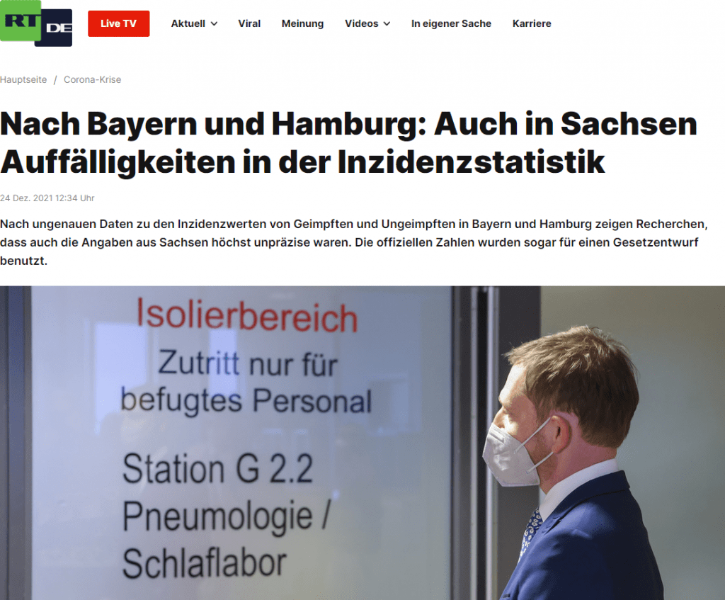 Ministerpräsident Michael Kretschmer (CDU) arbeitete und argumentierte – ähnlich wie seine Amtskollegen in Hamburg und München – mit Inzidenz-Darstellungen, die als Ausgangspunkt für staatliche Eingriffe dienten. Am 5. November nannte er zum Beispiel im Deutschlandfunk "eine Inzidenz von 700 bis 800 bei den Ungeimpften" – bei Geimpften läge sie bei 70 bis 80. Am 18. November teilte Kretschmer im sächsischen Landtag mit seinem Verweis auf die Zahlen mit: "In der Tat ist es so, dass die Inzidenz bei den nichtgeimpften Bürgerinnen und Bürgern bei 1.800 liegt und bei denen, die geimpft sind, bei 63."
Einen Tag später kündigte der sächsische Ministerpräsident neue Corona-Maßnahmen an, sprach laut dem Artikel von einer "Inzidenz von 1.800, 1.900 bei den Ungeimpften" und einer von "50, 60" bei den Geimpften.
Der Welt-Artikel weist darauf hin, dass im Gesetzentwurf der Fraktionen von der SPD, der FDP und Bündnis 90/Die Grünen im Deutschen Bundestag zur "Änderung des Infektionsschutzgesetzes und weiterer Gesetze anlässlich der Aufhebung der Feststellung der epidemischen Lage von nationaler Tragweite" vom 8. November auf die sächsische Statistik Bezug genommen wurde: "Auf Grundlage der sächsischen Zahlen wurde bundesweit die Arbeitsschutzverordnung verschärft."
Laut Angaben der Welt ließ sich das sächsische Sozialministerium gut drei Wochen Zeit, um einen diesbezüglichen Fragenkatalog von Journalisten zu beantworten. Die Fragen der Journalisten an das Ministerium vom 2. Dezember lauteten:
Wie viele Neuinfektionen gab es in Sachsen in der letzten Kalenderwoche, die bereits vollständig ausgewertet wurde?
Bei wie vielen Neuinfektionen in eben jener Kalenderwoche war der Impfstatus der infizierten Personen bekannt?
Wurden die Personen, bei denen der Impfstatus nicht bekannt war, in eine der beiden Gruppen – geimpft oder ungeimpft – eingeordnet?
Das Sozialministerium von Sachsen schickte demnach am 3. Dezember als Antwort ein ausführliches Statement. Das Problem dabei blieb: "ohne Zahlen. Stattdessen die Info, die diesbezügliche Datenlage sei 'aktuell nicht belastbar'", so die Darstellung der Welt. Die Zeitung bat laut dem Artikel das Sozialministerium daraufhin am vergangenen Freitag erneut um die Zahlen "zu eben jener Ausweisung zum 2. November, die im Gesetzesentwurf gestanden hatten", mit einer festgelegten Frist für die Beantwortung bis Montag.
Am Montag wurde der Zeitung dann mitgeteilt, das Ministerium brauche noch mehr Zeit: "Am Dienstag: eine Antwort, aber keine Zahlen, immerhin der Hinweis: 'Wenn keine Angaben vorliegen, gilt die Person zunächst als ungeimpft und wird dieser Gruppe zugeordnet.'" Die Zusendung erfolgte final am Mittwoch, mit dem im Artikel der Welt veröffentlichten Ergebnis:
"12.374 Fälle in der Woche vor dem 2. November, Inzidenz 72 zu 597, und: 'In 30 bis 40 Prozent der Fälle wurde nach Angaben der Landesuntersuchungsanstalt in diesem Zeitraum angegeben, dass der Impfstatus nicht erhoben/nicht ermittelbar war.'"
Die Welt resümiert, dass der Freistaat Sachsen mit ähnlichen politischen Vorgehensweisen arbeitet und argumentiert wie die verantwortlichen Politiker in Bayern und Hamburg. Die AfD-Fraktion im sächsischen Landtag erklärte laut Welt daraufhin, "die statistische Erhebung des Sozialministeriums sei von Anfang an politisch motiviert, um den Impfdruck zu erhöhen."
Ministerpräsident Kretschmer selbst wollte sich auf Anfrage der Welt nicht zu der Angelegenheit äußern. Aus der Staatskanzlei wurde demnach mitgeteilt, "über die Art und Form der Datenerhebung keine Informationen gehabt zu haben." Das Sozialministerium teilte der Welt zudem mit: "Die Krankenhäuser melden uns weiterhin regelmäßig, dass die Mehrheit der Corona-Patienten auf den Intensiv-Stationen ungeimpft sind."