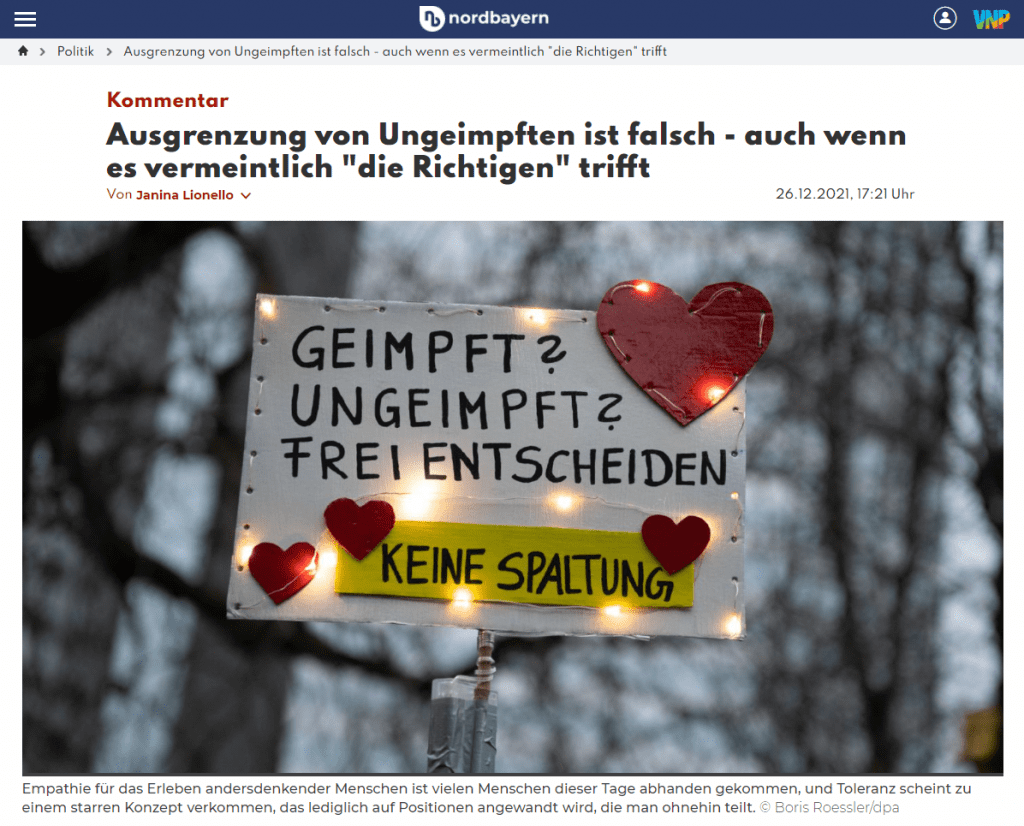 Alles Wutbürger? Der Staat weiß erschreckend wenig über Ungeimpfte
Sie stoßen sich weder daran, dass Kollegen in der Arbeitskantine separat sitzen müssen, noch stört es sie, dass Menschen, die sich gegen eine Impfung entscheiden, in der Uni entsprechend kenntlich gemacht werden. Wer sich nicht impfen lassen möchte, darf weder Weihnachtsgeschenke kaufen noch einen Friseursalon betreten - die Empörung darüber bleibt aber aus. Stattdessen wird jede noch so sinnlose Regel zur lebensrettenden Pandemieeindämmungsmaßnahme aufgeblasen.
Die Begründungen ähneln sich häufig: Sie haben es doch selbst in der Hand! Sollen sie sich doch impfen lassen! Doch gegen die eigene Überzeugung zu handeln kann für einen Menschen eine schlimme Erfahrung sein - unabhängig davon, ob ein Außenstehender, der diese Überzeugung nicht teilt, das nachvollziehen kann oder nicht.
Das gilt es zu respektieren. Empathie für das Erleben andersdenkender Menschen ist vielen Menschen dieser Tage abhanden gekommen, und Toleranz scheint zu einem starren Konzept verkommen, das lediglich auf Positionen angewandt wird, die man ohnehin teilt.
Eine Impfquote ist kein Selbstzweck
Wir sind gut darin geworden, diskriminierende Worte und Symbole zu erkennen und uns dagegen zu positionieren. Die dahinterliegenden Mechanismen hingegen durchschauen wir häufig nicht. Es ist reiner Ethnozentrismus, zu glauben, Minderheiten würden in anderen Gesellschaften diskriminiert, weil Menschen dort böse oder rückständig seien. Die Mechanismen, die wirken, sind fast immer dieselben: Eine bestimmte Gruppe wird vom Rest abgespalten, indem sie zum einzigen Hindernis beim Erreichen eines gemeinsamen Ziels erklärt wird. Nur ein paar Prozent mehr Impfquote, und die Pandemie käme zum Erliegen, so die weitläufige Vorstellung.
Der Blick auf Länder, in denen sich trotz sehr hoher Impfquoten Infektionswellen türmen - aktuell beispielsweise Dänemark, Portugal oder Irland - führt diese Argumentation ad absurdum. Auch, dass phasenweise mancherorts hohe Impfquoten mit niedrigeren Fallzahlen korrelieren, entkräftet das nicht, denn eindeutige Evidenz sieht anders aus.
Die Impfung ist das effektivste Mittel, um gut durch die Pandemie zu kommen, denn ihren Hauptnutzen - das Verhindern schwerer Krankheitsverläufe - erfüllt sie durchaus.
Das epidemiologische Ziel aber, durch hohe Antikörperspiegel in der gesamten Bevölkerung Infektionswellen zum Erliegen zu bringen, ist unrealistisch, denn allein die Tatsache, dass Geimpfte im Schnitt etwas kürzer infektiös sind, bedeutet noch nicht, dass sie signifikant weniger zum Infektionsgeschehen beitragen. Auch Virologen wie Christian Drosten oder Alexander Kekulé sprechen sich gegen den Begriff "Pandemie der Ungeimpften" aus.
Kekulé vertritt sogar die Auffassung, 2G heize das Infektionsgeschehen zusätzlich an, da geimpfte Infizierte wegen fehlender Krankheitssymptome mobiler seien. Die Infektionszahlen in den genannten Ländern sind ein Indiz dafür.
Lückenhafte Daten
Politiker argumentieren gerne damit, dass die Krankheitslast auf den Intensivstationen durch Ungeimpfte extrem viel höher sei als die durch Geimpfte. Tatsächlich beschreiben Mediziner das Bild auf Intensivstationen so, dass meist Ungeimpfte dort landen. Verlässliche Statistiken gibt es dazu bislang aber nicht. Während das RKI noch immer lückenhafte Daten zur Verfügung stellt, hat es die Divi bis heute nicht geschafft, Zahlen zu veröffentlichen, an der sich Maßnahmen orientieren könnten - und das ein knappes Jahr nach Start der Impfkampagne.
Und selbst wenn dem so sei - andere Menschen, die Risiken für schwere Krankheitsverläufe wie beispielsweise Übergewicht oder eine Raucherlunge selbst verschulden, und deshalb Intensivplätze belegen, werden dafür bislang auch nicht angegangen.
Anstatt sich wutentbrannt auf Ungeimpfte zu stürzen, täten Pandemieüberdrüssige besser darin, ihren Ärger auf Politiker zu fokussieren, die es nach fast zwei Jahren Pandemie immer noch nicht geschafft haben, für ordentliche Daten zu sorgen, um ein zielgerichtetes Pandemiemanagement zu ermöglichen, und die bei der schrittweisen Reduktion von Intensivbetten tatenlos zugesehen haben.