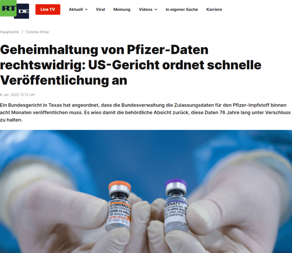 Die Freigabe erfolgt damit 75 Jahre und vier Monate früher, als die FDA für die Beantwortung der Anfrage einer Gruppe von Ärzten und Wissenschaftlern zu benötigen angab. Diese hatten über den Impfstoff Material im Umfang von schätzungsweise 450.000 Seiten angefordert.
"Das Gericht kommt zu dem Schluss, dass diese FOIA-Anfrage von überragender öffentlicher Bedeutung ist", urteilte der US-Bezirksrichter Mark Pittman im texanischen Fort Worth. Der FOIA (Freedom of Information Act) ist die gesetzliche Grundlage, die die Veröffentlichung von Daten durch Bundesbehörden und die Beantwortung von Bürgeranfragen regelt. Andere, weniger wichtige Aufgaben müssten zurückstehen und die Behörde habe ihre Arbeit so zu organisieren, dass sie den Anforderungen des Freedom of Information Act genügt:
"Es gibt derzeit kein wichtigeres Thema bei der Food and Drug Administration ... als die Pandemie, den Impfstoff von Pfizer, die Impfung aller Amerikaner. Die Behörde hat dafür zu sorgen, dass die amerikanische Öffentlichkeit sich überzeugen kann, dass die Zulassung im Namen der Vereinigten Staaten nicht überstürzt erteilt wurde."
In dem Verfahren hat die FDA, die für die Zulassung von Medikamenten und Vakzinen in den USA zuständige Behörde, nicht in Abrede gestellt, dass sie grundsätzlich zur Veröffentlichung der Informationen verpflichtet ist, die der Zulassung des Pfizer-Impfstoffs zugrunde lagen. Faktisch habe ihr personell unterbesetztes FOIA-Büro aber lediglich die Kapazität, 500 Seiten pro Monat zu prüfen und freizugeben.
Das Gericht wies in seiner vierseitigen Verfügung den von der Behörde vorgeschlagenen Zeitplan strikt zurück. Anstatt 500 Seiten pro Monat zu veröffentlichen, wie die Behörde vorschlug, ordnete es an, dass den Antragstellern 55.000 Seiten pro Monat auszuhändigen seien. Das bedeutet, dass alle Impfstoffdaten von Pfizer bis zum Ende des Sommers veröffentlicht werden müssen. Die Frist endet somit zum Ende des Sommers 2022 und nicht erst im Jahr 2097, wie von der Behörde vorgesehen.
In Deutschland und Europa wird ebenfalls um die Transparenz der Zulassungsverfahren für die derzeit zugelassenen Impfstoffe gestritten. So verweigert die EU-Kommission nach wie vor eine angemessene Information der Öffentlichkeit über die per WhatsApp geführten Verhandlungen der Kommissionspräsidentin Ursula von der Leyen mit dem Pfizer-Chef. Die Kommission erklärte zu den Forderungen, den Verhandlungsverlauf öffentlich zu machen, sie sei gar nicht im Besitz der Korrespondenz. SMS und andere Kurznachrichten seien "von Natur aus kurzlebig und enthalten prinzipiell keine wichtigen Informationen über die Politik, die Aktivitäten oder Entscheidungen der Kommission".
Die Frage, ob von der Leyens Nachrichten an Bourla gelöscht wurden, noch unarchiviert existieren oder ob die Kommission darüber nichts weiß, ließ eine Sprecherin unbeantwortet. Sie bestätigte allerdings, dass Kurznachrichten weiterhin grundsätzlich nicht im Ares-System (dem hauseigenen Archivierungsprogramm der EU) registriert werden. Ohnehin gebe es derzeit "keine technischen Möglichkeiten, Kurznachrichten zu erfassen". RT hat darüber berichtet. Anders als in den USA gibt es in der Europäischen Union bislang keine Fortschritte bei der Transparentmachung der Zulassungs- und Beschaffungsverfahren für Corona-Impfstoffe.