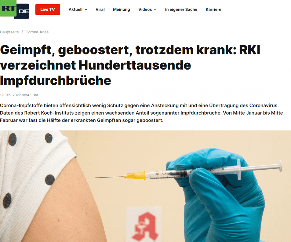 Über zwei Drittel der Erkrankten geimpft
Bei den Erwachsenen ab einem Alter von 18 Jahren betrafen damit knapp 70 Prozent der insgesamt vom RKI erfassten symptomatischen Corona-Fälle mindestens zweifach Geimpfte, 36 Prozent hatten den Booster erhalten. Bei den Über-60-Jährigen waren 73 Prozent geimpft, 51 Prozent sogar dreimal.
Zum Vergleich: In der Altersgruppe ab 60 Jahren mit dem höchsten Risiko für kritische Krankheitsverläufe betrug die Impfquote in der Gesamtbevölkerung am 18. Februar laut RKI gut 88 Prozent. Fast 77 Prozent haben die dritte Impfung erhalten. Bei den jüngeren Erwachsenen gelten aktuell 83 Prozent als mindestens "grundimmunisiert" und knapp 60 Prozent als geboostert.
Mangelhafte Wirksamkeit bei Kindern
Mit der Zunahme der Kinderimpfungen mehren sich auch die "Impfdurchbrüche" in dieser Altersgruppe. So befanden sich unter den mindestens zweimal geimpften Erkrankten in diesen vier Wochen rund 18.000 Minderjährige, von denen etwa jedes achte Kind sogar die dritte Spritze erhalten hatte. Insgesamt meldete das RKI 112.400 symptomatische Corona-Fälle bei Minderjährigen, 16 Prozent waren geimpft.
Die Ständige Impfkommission (STIKO) am RKI hatte Mitte August 2021 die Zweifach-Impfung für zwölf- bis 17-jährige Jugendliche empfohlen. Vor rund zwei Monaten, Mitte Dezember, folgte die Empfehlung für fünf- bis elfjährige Kinder mit bestimmten Vorerkrankungen. Eine allgemeine Impfempfehlung für diese Altersgruppe gibt es nicht. Schließlich empfahl die STIKO Mitte Januar auch eine dritte Impfung für Zwölf- bis 17-Jährige drei bis sechs Monate nach der zweiten.
rotz fehlender allgemeiner Empfehlung für diese Altersgruppe waren 2.210 erfasste symptomatisch erkrankte Kinder unter zwölf Jahren "vollständig", davon sogar 322 dreimal geimpft. Die Impfquote bei den Zwölf- bis 17-Jährigen betrug Mitte Februar rund 61 Prozent, bei jüngeren Kindern ab fünf Jahren lag sie bei knapp 15 Prozent.
Unvollständige Datenlage
Allerdings sind die RKI-Daten mit großer Vorsicht zu genießen. Offenbar existieren über die weit überwiegenden Fälle keinerlei Zusatzinformationen, wie etwa die Art der Symptome, aber auch der Impfstatus. Wie Recherchen der Autorin nahelegen, liegt das an der Überlastung der Gesundheitsämter der Landkreise und kreisfreien Städte. Vielerorts gaben sie demnach nicht nur die Nachverfolgung von Kontakten auf, sondern auch das Einholen weiterer Daten, darunter der Impfstatus der positiv Getesteten.
Allein für den erfassten Zeitraum vom 17. Januar bis 13. Februar 2022 hatte das RKI nämlich 4,35 Millionen neue Positivfälle gemeldet. Das geht aus den täglichen Lageberichten hervor. Binnen dieser vier Wochen kamen also genauso viele neue Corona-Fälle hinzu, wie insgesamt von März 2020 bis Mitte Oktober 2021 insgesamt in Deutschland registriert wurden. Derweil bezog es sich in dem Wochenbericht für den Zeitraum nur auf gut 402.000 Fälle.
Mit anderen Worten: Für fast vier Millionen gemeldete Corona-Fälle, mehr als 90 Prozent, hatte die Behörde wohl überhaupt keine weiteren Informationen, wie den Impfstatus, verfügbar. Das heißt: Theoretisch könnte man annehmen, dass sich die Zahlen von Geimpften und nicht Geimpften in dieser Gruppe genauso verteilen – aber eben nur theoretisch. Praktisch bewiesen ist das nicht, eine genaue Interpretation dieser Daten ist schlicht nicht möglich. So könnte es durchaus sein, dass vermehrt Ungeimpfte unter den Fällen mit zusätzlichen Angaben sind – der umgekehrte Fall ist ebenso möglich.
Geringer Schutz vor Infektion und Übertragung
Dennoch zeigen die unvollständigen Daten mindestens eines: Doppelt wie dreimal Geimpfte infizieren sich höchstens marginal seltener als Ungeimpfte. Anzunehmen ist, dass Erkrankte mit Symptomen das Virus auch weitergeben können. Verschiedene Studien zeigten dies bereits. Die Schutzfunktion der Corona-Impfstoffe für Kontaktpersonen Geimpfter ist also bestenfalls sehr gering.
Damit begründet allerdings die Bundesregierung die Impfpflicht in Gesundheitsberufen, die ab dem 16. März gelten soll, sowie ihr Ansinnen einer allgemeinen Impfpflicht. Es heißt: Pflegekräfte und alle anderen Beschäftigten im Gesundheitswesen sollen sich impfen lassen, um die vulnerablen Pflegebedürftigen vor einer Ansteckung zu schützen. Angesichts der Zahlen scheint das eher Wunschdenken zu sein.
Insgesamt wenige Klinikeinweisungen und Todesfälle
Als ausweichende Begründung muss der Schutz des Gesundheitssystems vor Überlastung herhalten. Bekannt ist inzwischen allerdings, dass die Kliniken in der gesamten Corona-Krise nicht mit überbordenden Patientenzahlen zu kämpfen hatten. Im Gegenteil: Die Gesamtbelegung war 2020 weit geringer als 2019, Gleiches zeichnet sich auch für 2021 ab. Auch die Intensivstationen waren nie überlastet gewesen, wie kürzlich sogar Gesundheitsminister Karl Lauterbach (SPD) einräumte.
Ein Blick auf die – unvollständige – Datenlage im RKI-Wochenbericht zeigt außerdem einen Rückgang der Krankheitsschwere. Das dem Bundesgesundheitsministerium (BMG) unterstellte Institut meldete darin 3.730 positiv getestete Erwachsene, die zwischen Mitte Januar und Mitte Februar 2022 in einer Klinik betreut wurden. Das waren 1,3 Prozent aller erfassten symptomatischen Fälle. Etwas mehr als die Hälfte von ihnen waren laut RKI mindestens zweimal geimpft.
Das relativiert sich weiter nach Alter: Bei den Über-60-Jährigen wurden knapp sechs Prozent der positiv Getesteten im Krankenhaus behandelt. Bei den unter 60-jährigen Erwachsenen waren es 0,7 und bei den Minderjährigen zwischen fünf und 17 Jahren 0,4 Prozent.
Auf einer Intensivstation wurde demnach einer von 1.000 Erwachsenen mit einem positiven Corona-Test behandelt. Von den über 60-Jährigen betraf es 0,6 Prozent, von den jüngeren Erwachsenen 0,03 Prozent, also drei von 10.000 Erkrankten. Die Sterberate lag laut den RKI-Daten ab einem Alter von 60 Jahren aufwärts bei 0,9 Prozent, bei den 18- bis 59-Jährigen bei 0,01 Prozent – insgesamt bei unter 0,1 Prozent.
Allerdings ist weiterhin nicht bekannt, bei wie vielen Betroffenen tatsächlich das Coronavirus ausschlaggebend für die Aufnahme in einer Klinik oder für ihren Tod war. Dies wird nach wie vor nicht erfasst. In die Fallzahlen geht lediglich ein, wer zuvor einen positiven PCR-Test hatte.